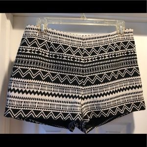 🐘 Black and White Short Shorts